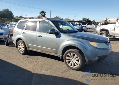 2011 Subaru Forester 2.5X Premium из США, поврежденный, VIN JF2SHADC4BH748607
